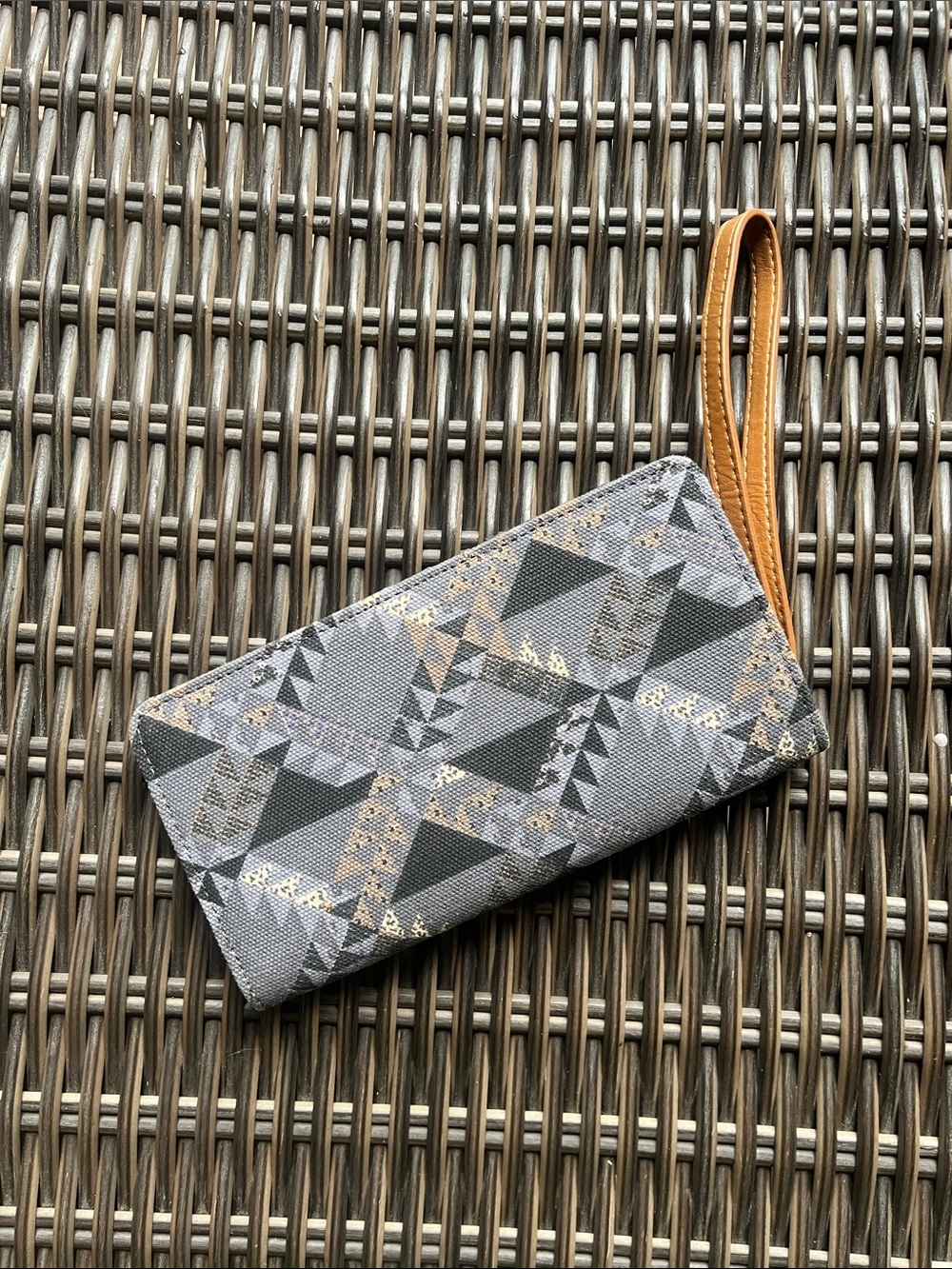 Geometric Metallic Accent Wristlet in Gray and Gold